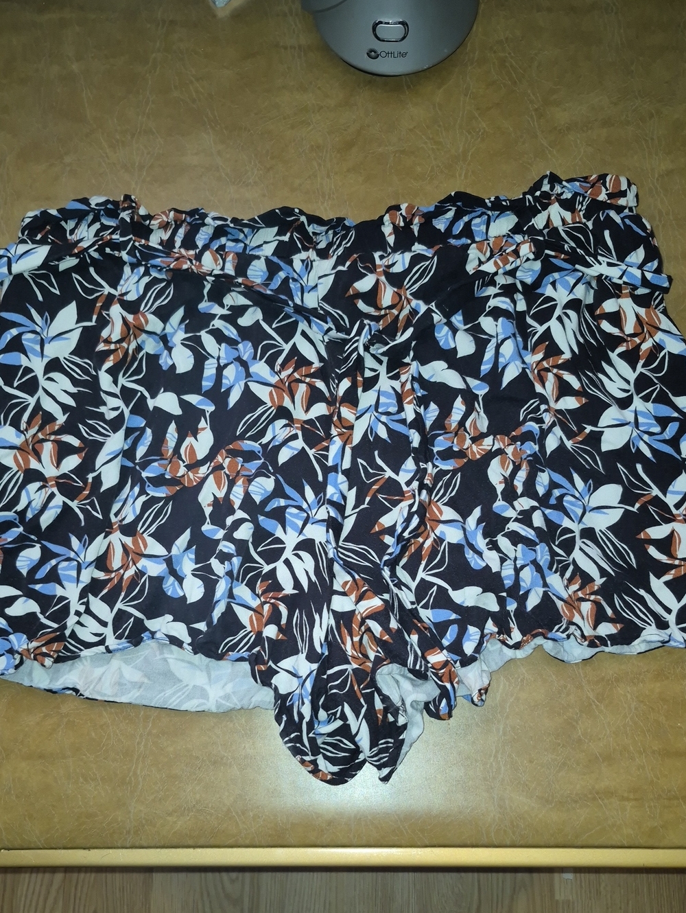 Eloquii Elements Floral Print Women's Shorts..size 18..4" Inseam